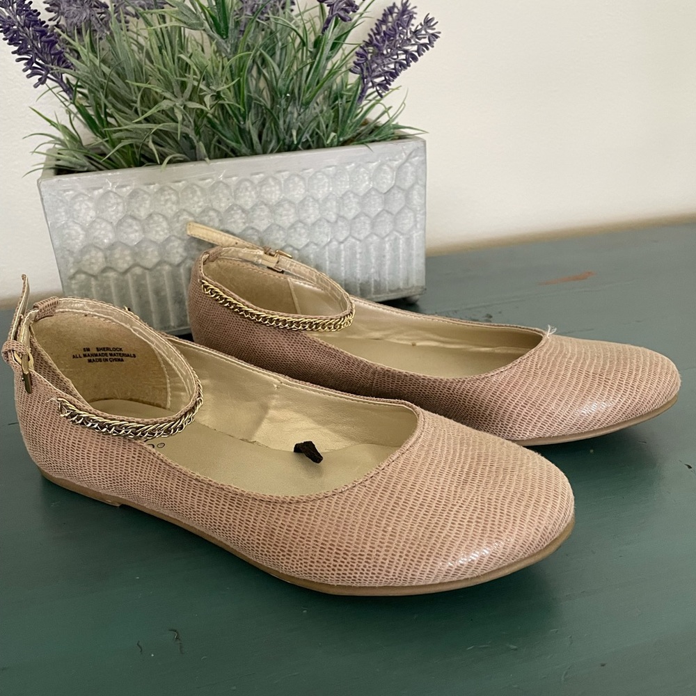 Women’s flat shoes, Nicole, Size 6,